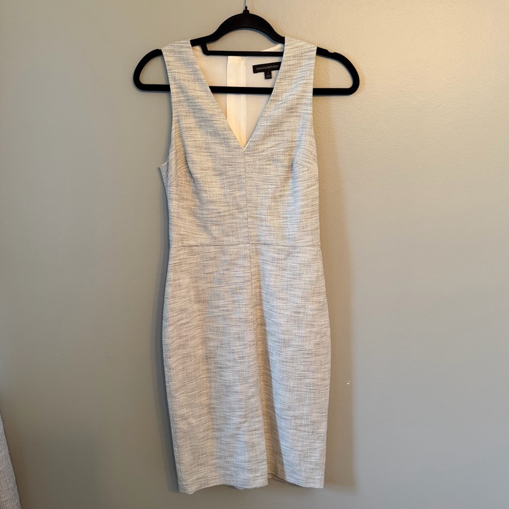 Banana Republic Light Gray Textured V-Neck Midi Sheath Dress, Size 2